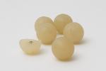Detectable screen cleaning balls with metal insert