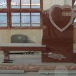 Red Granite Bench Heart Carving Monument Bench