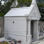Natural Granite Cross Carved Cemetery Mausoleum