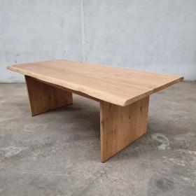 TAVERNE - Dining table made of solid oak
