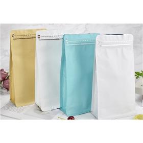Square bottom gusseted bags