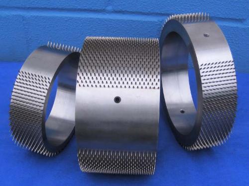 Spiked rollers for hot perforation