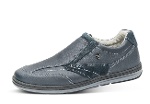 Men's casual shoes with ribbing and metal logo